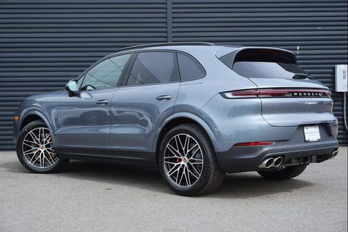 Vanadium Grey Metallic 2026 Porsche Cayenne S