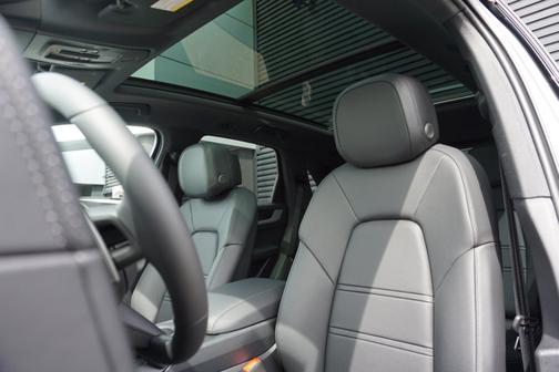 Vanadium Grey Metallic 2026 Porsche Cayenne S