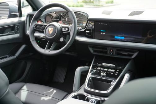 Vanadium Grey Metallic 2026 Porsche Cayenne S
