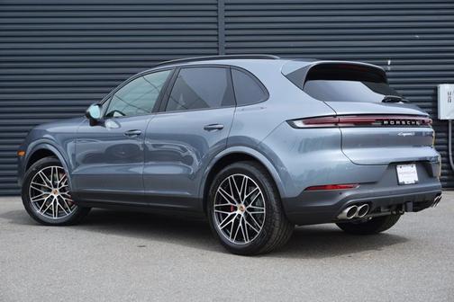Vanadium Grey Metallic 2026 Porsche Cayenne S