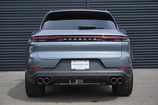 Vanadium Grey Metallic 2026 Porsche Cayenne S