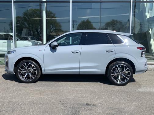 Arrow Gray Pearl Effect 2026 Audi Q3 TFSI quattro S tronic