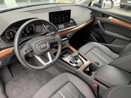 2023 Audi Q5 45 S line Premium Plus