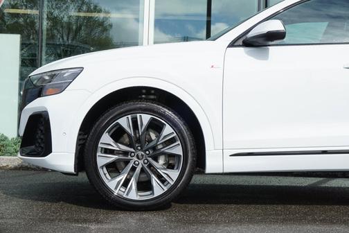2025 Audi Q8 55 Premium Plus