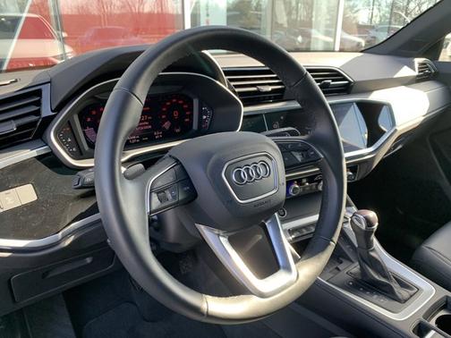 2025 Audi Q3 Premium 45 TFSI S line quattro Tiptronic