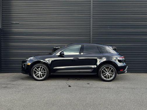 2025 Porsche Macan Base