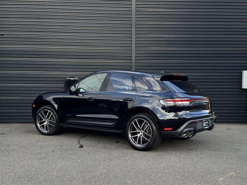 2025 Porsche Macan Base