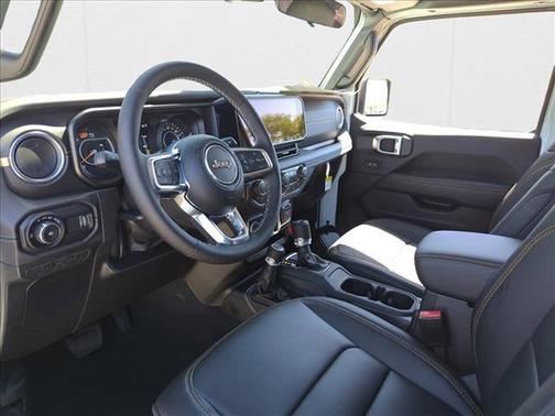 2025 Jeep Wrangler 4-Door Sahara 4x4