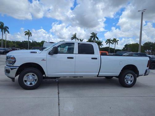 2025 RAM 2500 Tradesman Crew Cab 4x4 8' Box