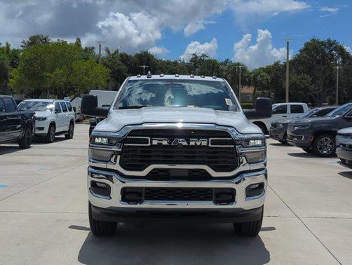 2025 RAM 2500 Tradesman Crew Cab 4x4 8' Box