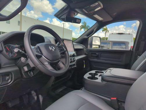 2025 RAM 2500 Tradesman Crew Cab 4x4 8' Box