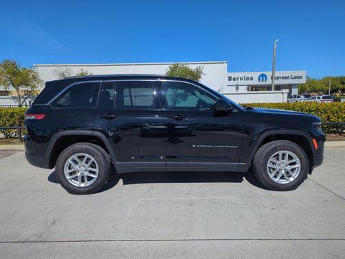 2024 Jeep Grand Cherokee Laredo