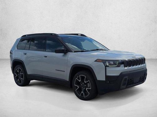 Silver Zynith Clearcoat 2026 Jeep Cherokee Overland