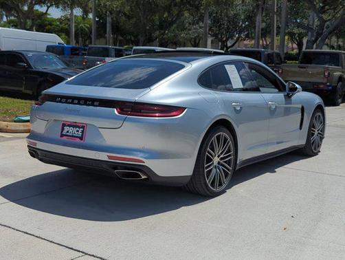 2017 Porsche Panamera 4