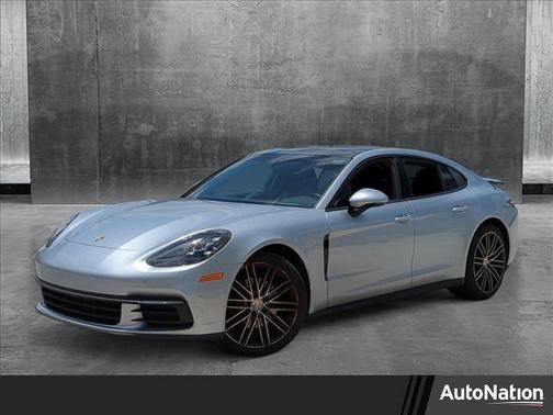 2017 Porsche Panamera 4