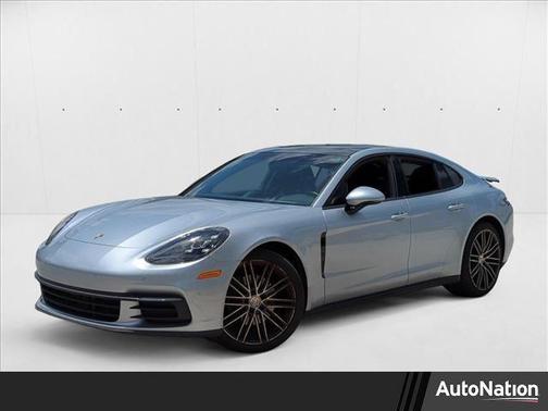 2017 Porsche Panamera 4