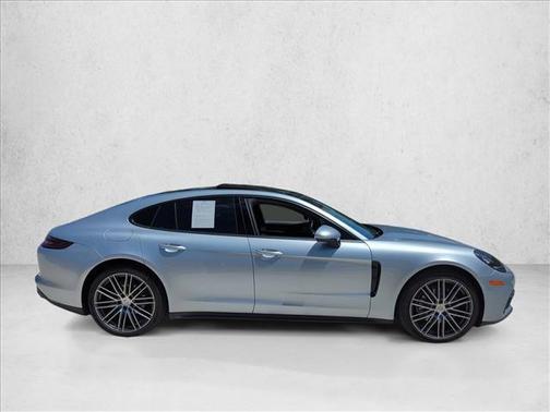2017 Porsche Panamera 4