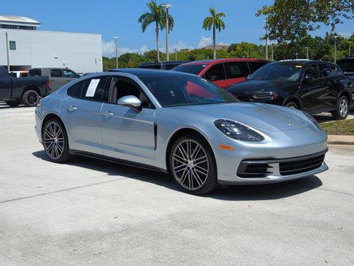 2017 Porsche Panamera 4