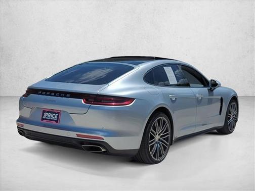 2017 Porsche Panamera 4