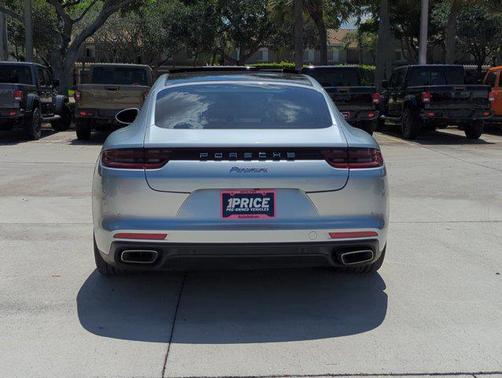 2017 Porsche Panamera 4