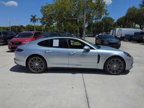 2017 Porsche Panamera 4