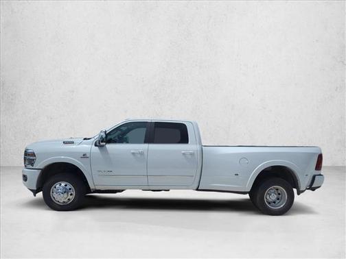 Bright White Clearcoat 2026 RAM 3500 Limited Crew Cab 4x4 8' Box