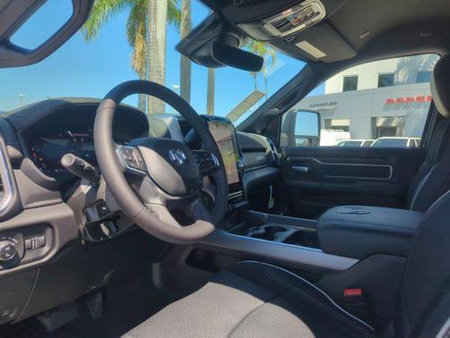 Diamond Black Crystal Pearlcoat 2026 RAM 3500 Laramie Crew Cab 4x4 8' Box