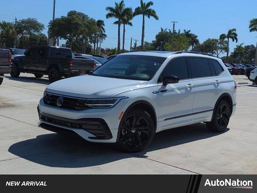 2024 Volkswagen Tiguan 2.0T SE R-Line Black