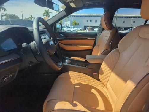 2025 Jeep Grand Cherokee Summit