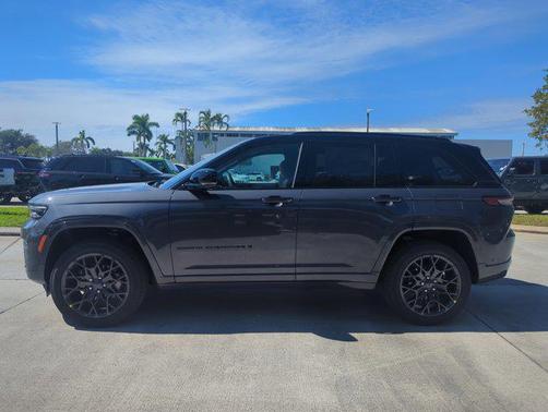 2025 Jeep Grand Cherokee Summit