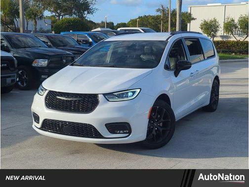 2024 Chrysler Pacifica Touring L