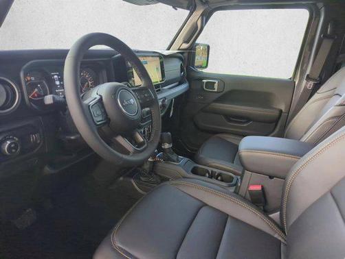 Granite Crystal Metallic Clearcoat 2026 Jeep Gladiator Sahara 4x4