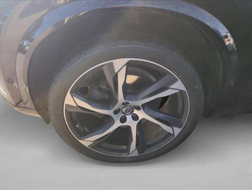 2017 Volvo XC90 T6 Momentum