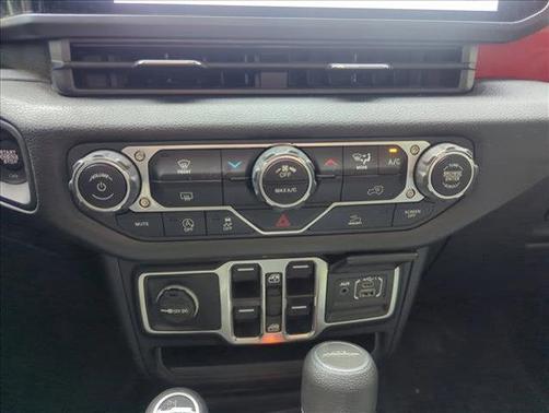 Bright White Clearcoat 2025 Jeep Gladiator Sport