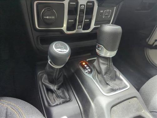 Bright White Clearcoat 2025 Jeep Gladiator Sport