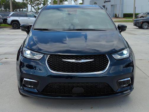 2025 Chrysler Pacifica L