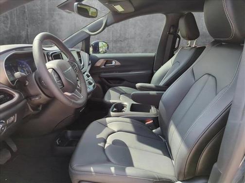 2025 Chrysler Pacifica L