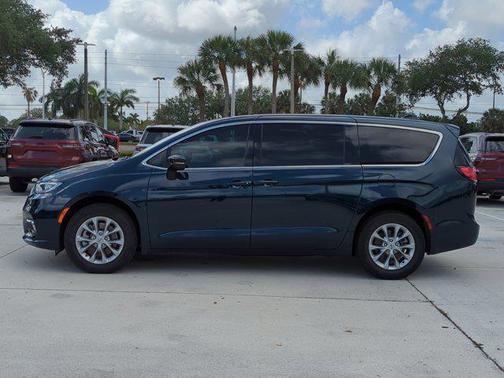 2025 Chrysler Pacifica L