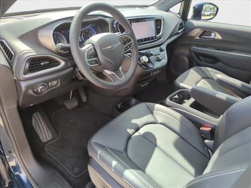 2025 Chrysler Pacifica L