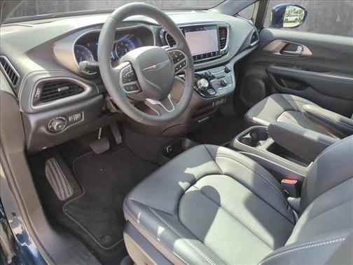 2025 Chrysler Pacifica L