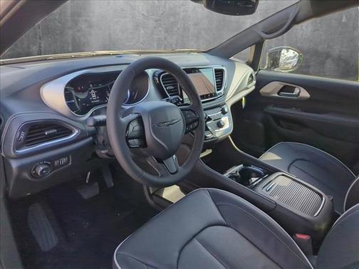 2025 Chrysler Pacifica Hybrid Premium S Appearance Pkg