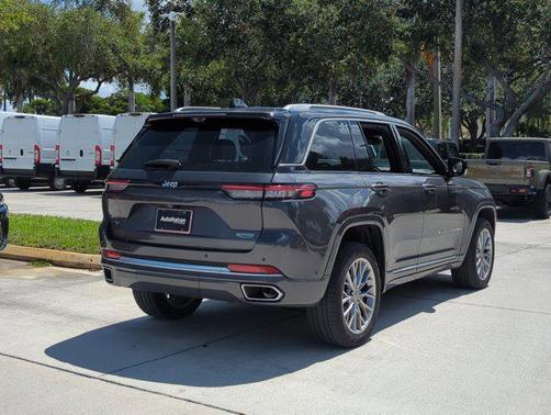 2023 Jeep Grand Cherokee Summit