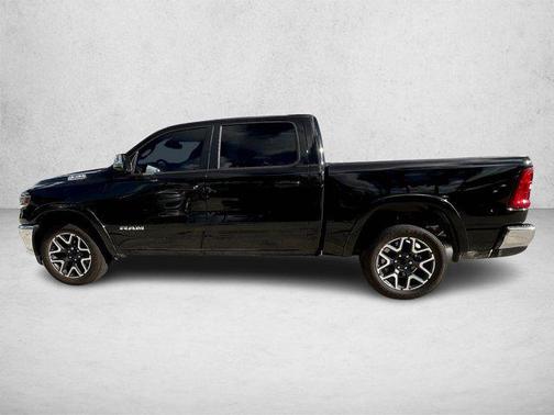 Diamond Black Crystal Pearlcoat 2026 RAM 1500 Laramie