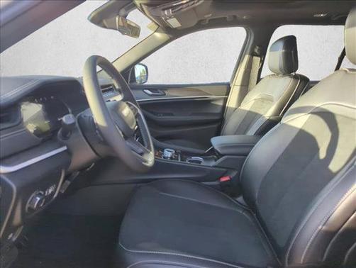 2026 Jeep Grand Cherokee Altitude