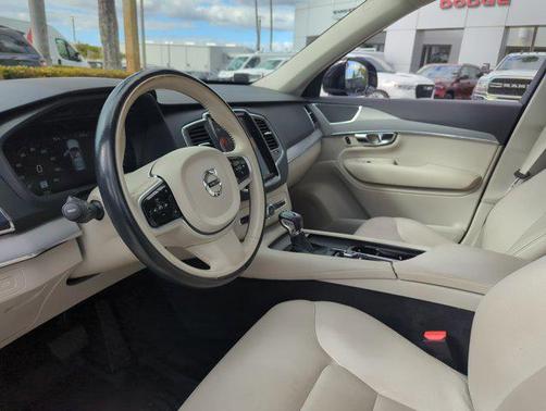 2021 Volvo XC90 T5 Momentum