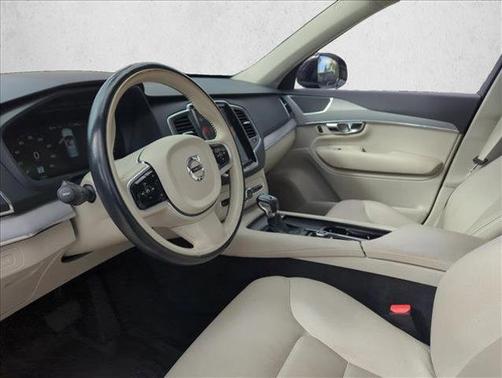 2021 Volvo XC90 T5 Momentum