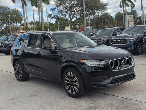 2021 Volvo XC90 T5 Momentum