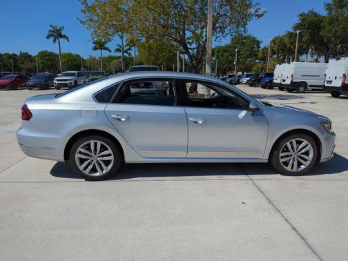 2018 Volkswagen Passat 2.0T SEL Premium