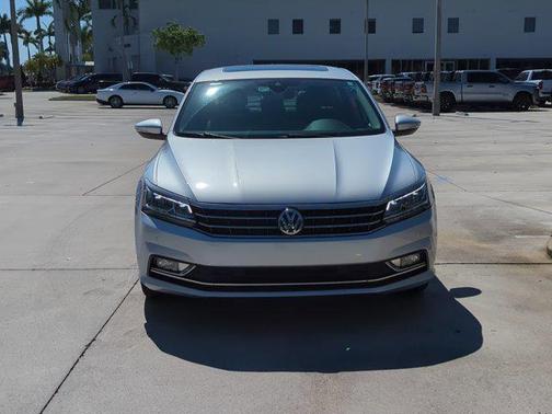 2018 Volkswagen Passat 2.0T SEL Premium