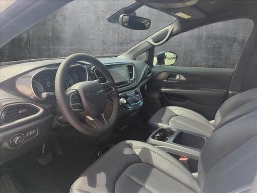 2025 Chrysler Pacifica L